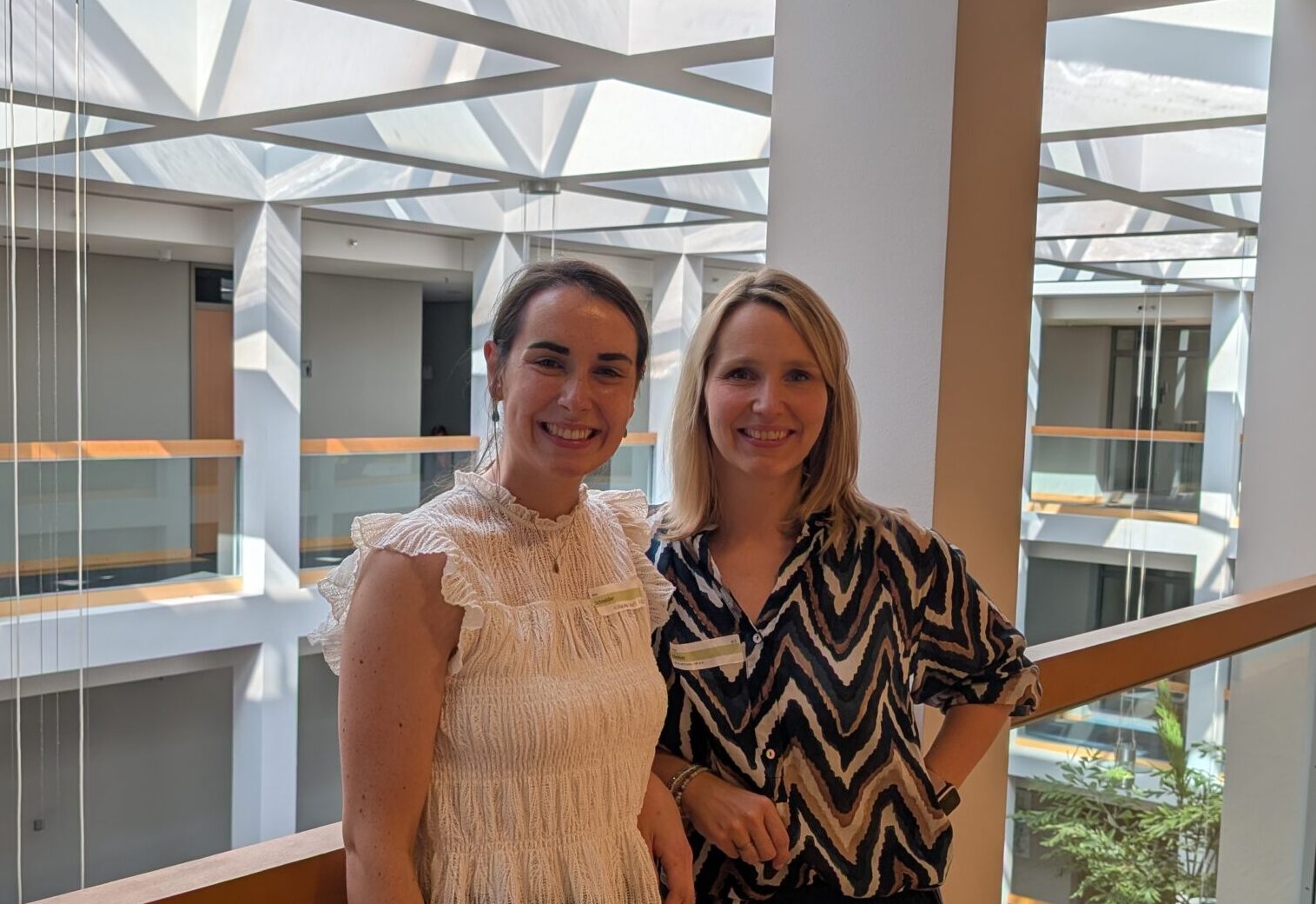 Jette Schneider (Fachreferentin) und Tanja Sädtler (Beisitzerin) vertreten die Alzheimer Gesellschaft e.V. -Selbsthilfe Demenz.